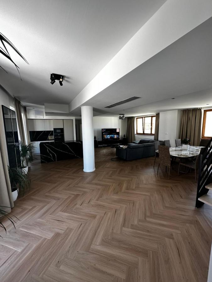 Appartamento Luxury Penthouse At The Historical Centre With Free Parking Bratislava Esterno foto
