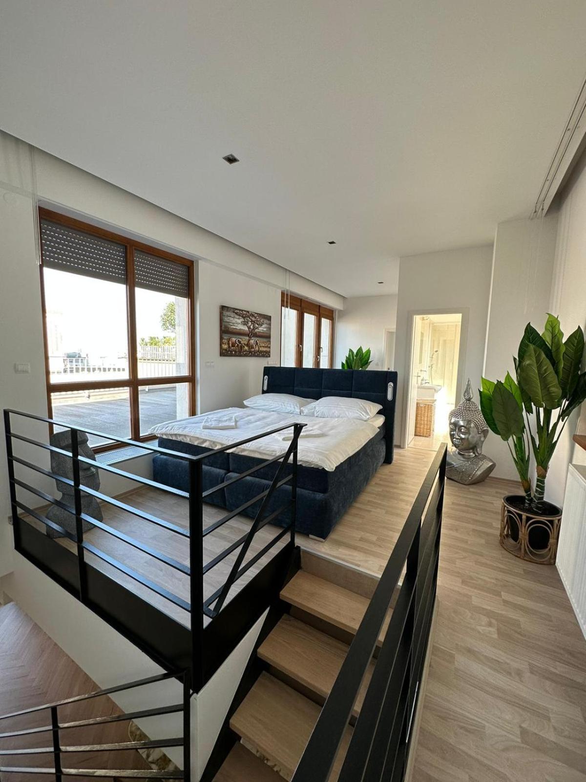Appartamento Luxury Penthouse At The Historical Centre With Free Parking Bratislava Esterno foto